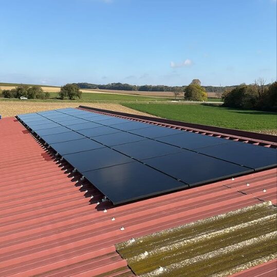carport solaire avec panneaux photovoltaïques – production d’énergie