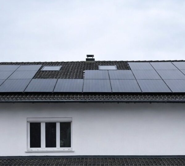 Maison individuelle équipée de panneaux solaires en Alsace